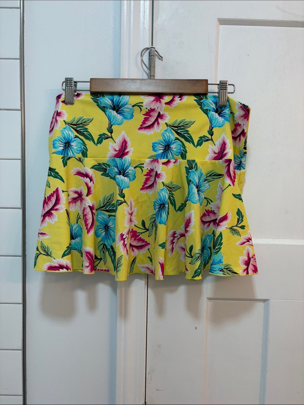 Victoria's Secret Yellow Floral Swim Skirt w/ Blue & Pink Blooms - Size L